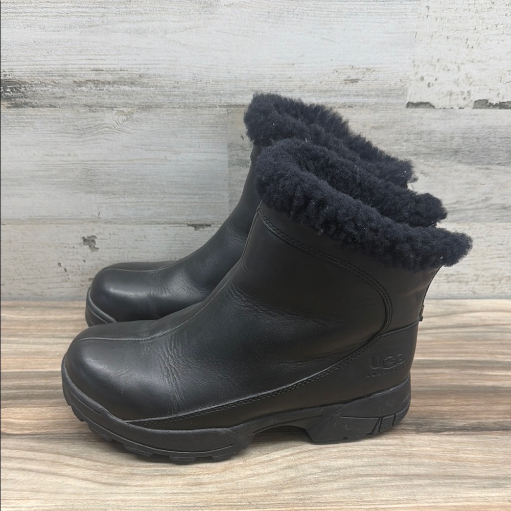 UGG Leather Sherpa Lined Combat Ankle Boots  Size 8 Black
